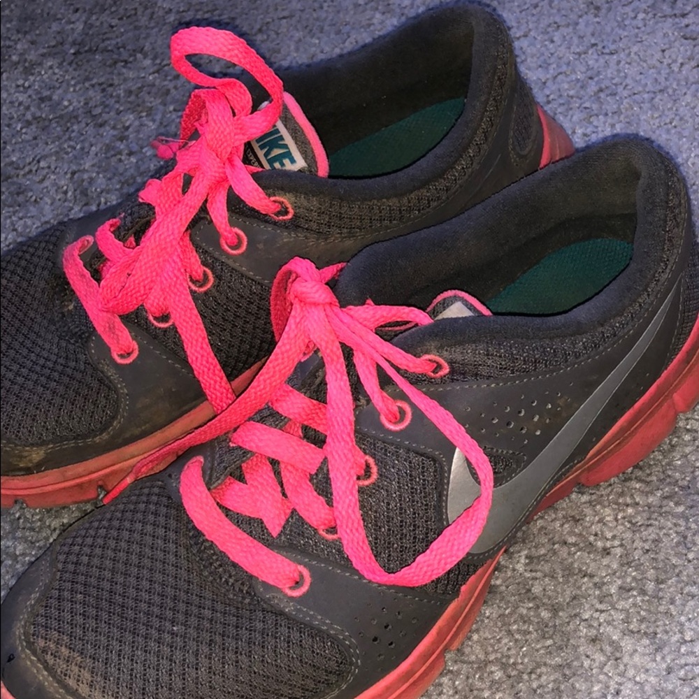 Nike Tennis Shoes